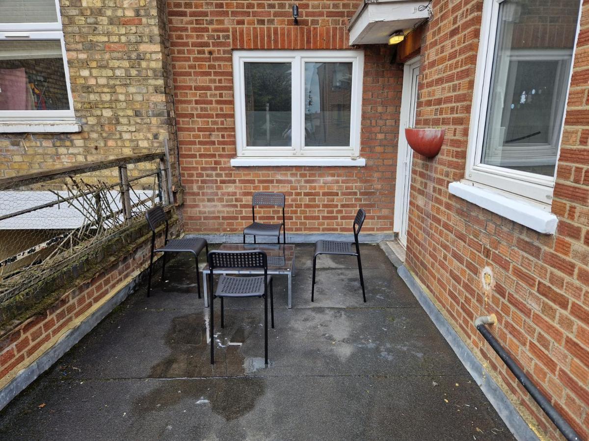Finchley Holidays Whetstone Exterior foto